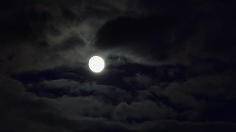 Clouds Passing By Moon At Videos De Stock 100 Libres De Droit