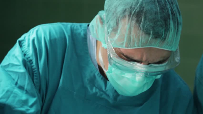 Surgeon Close Up Face Surgeon Performing Stockvideos Filmmaterial 100 Lizenzfrei 5689019 Shutterstock