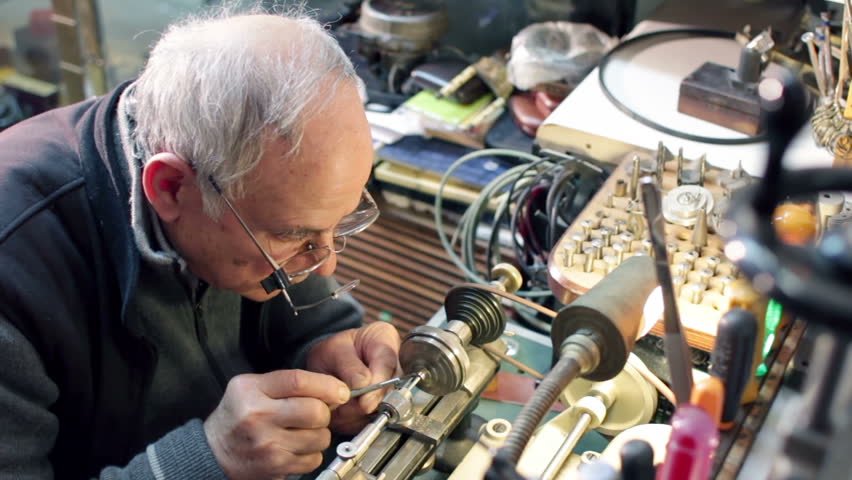 Header of watchmaker