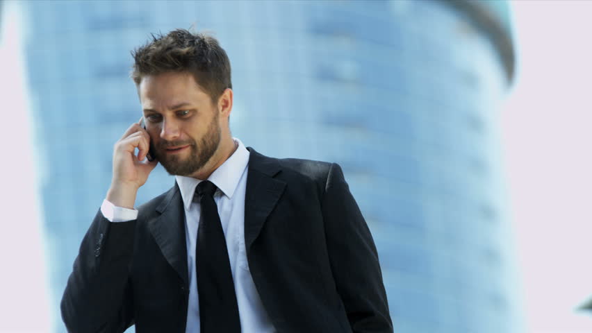 como ganan dinero en los bancos