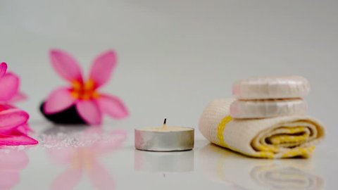 Video chân dung Spa nhiệt đới với đốm nến: Bạn đã từng trải nghiệm đốm nến trong không gian Spa? Không gian rực rỡ với đèn nến và âm nhạc nhẹ nhàng sẽ đưa bạn đi đến một thế giới mới lạ, nơi mà bạn có thể tìm thấy sự bình yên và thư thái đích thực. Hãy xem video của chúng tôi để có thể trải nghiệm những điều đó ngay tại nhà!